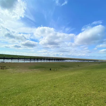 Kleines Doppelzimmer Mit Eigenem Bad Und Kuehlschrank, Frisch Saniert Friedrichskoog