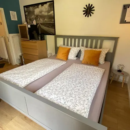 Kleines Doppelzimmer Mit Eigenem Bad Und Kühlschrank, Frisch Saniert Friedrichskoog