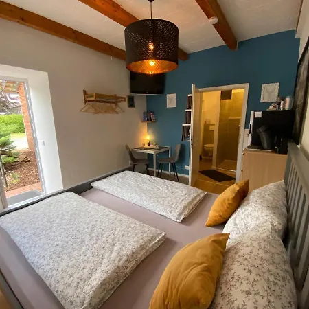 Kleines Doppelzimmer Mit Eigenem Bad Und Kuehlschrank, Frisch Saniert Friedrichskoog