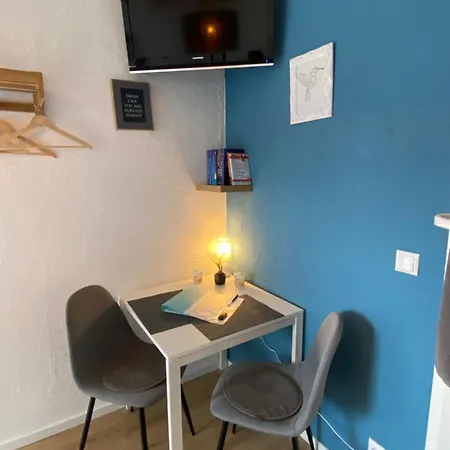 Kleines Doppelzimmer Mit Eigenem Bad Und Kuehlschrank, Frisch Saniert Pansiyon Friedrichskoog