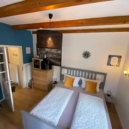 Privatunterkunft Kleines Doppelzimmer Mit Eigenem Bad Und Kühlschrank, Frisch Saniert Friedrichskoog