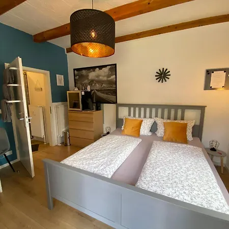 Kleines Doppelzimmer Mit Eigenem Bad Und Kuehlschrank, Frisch Saniert Pansiyon