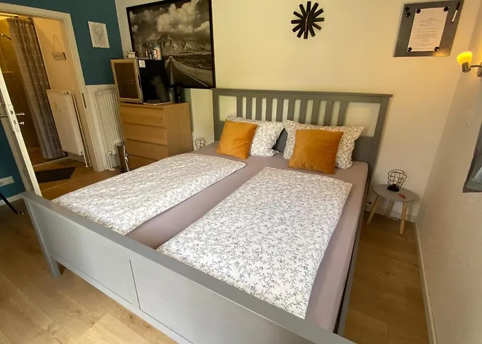 Kleines Doppelzimmer Mit Eigenem Bad Und Kuehlschrank, Frisch Saniert フリードリッヒシュコオク