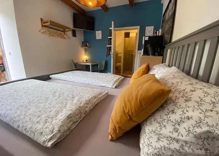 Rum i privatbostad Kleines Doppelzimmer Mit Eigenem Bad Und Kuehlschrank, Frisch Saniert *